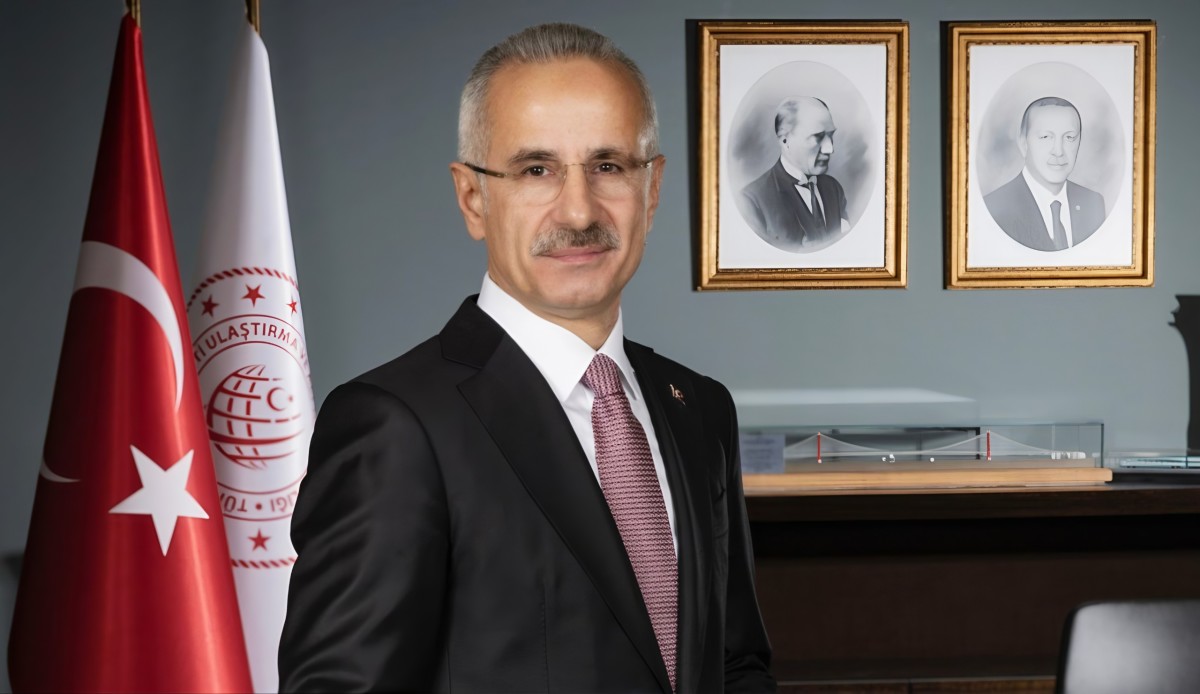 Ulaştırma ve Altyapı Bakanı Abdulkadir Uraloğlu, Türkiye’nin havalimanlarında kuş çarpışmaları