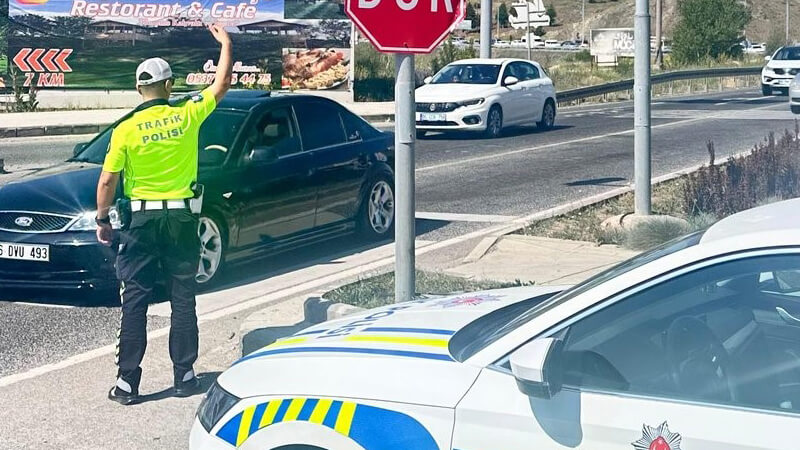 2026’yı Bodrum’da karşılamak isteyen tatilciler ilçeye akın etti. Ana arterlerde