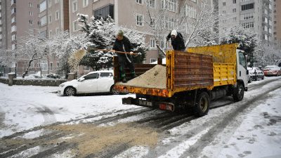 Türkiye genelinde hava şartları sertleşiyor. Meteoroloji; kuvvetli kar, fırtına, buzlanma