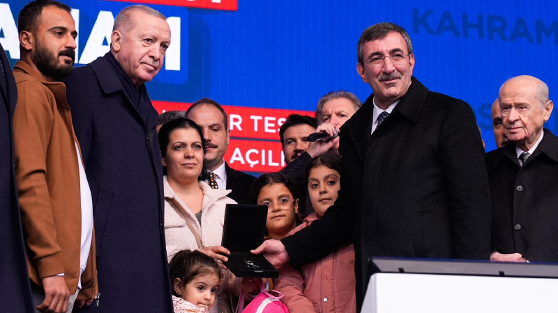 Cumhurbaşkanı Yardımcısı Cevdet Yılmaz, Hatay’daki 455 bininci afet konutu teslim