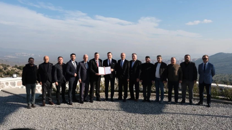 Manisa’da 40 yıldır beklenen küçük sanayi sitesi için imzalar atıldı.
