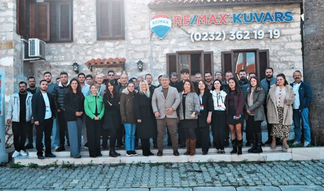 RE/MAX Kuvars, Mavişehir ve Çeşme ofisleriyle Ege’de büyümesini sürdürüyor. Danışman
