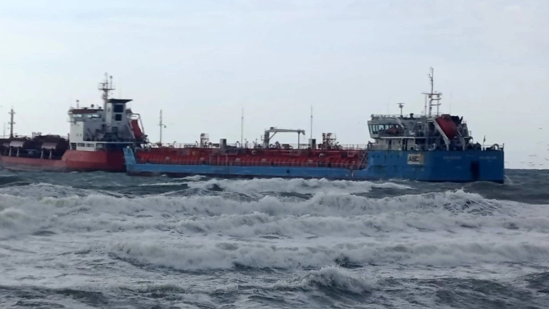 İstanbul Florya açıklarında Azerbaycan ve Türk bandıralı iki tanker acil