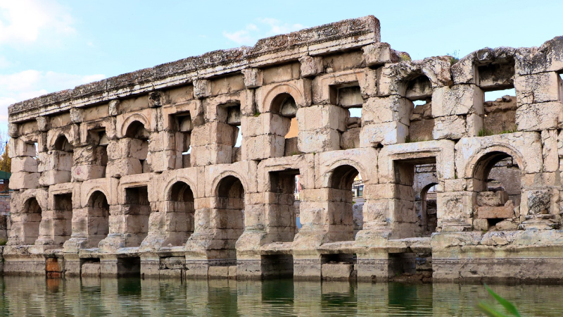 TÜRSAB Başkanı Firuz Bağlıkaya, 2026’da turizm gelirlerinde artış beklendiğini açıkladı.