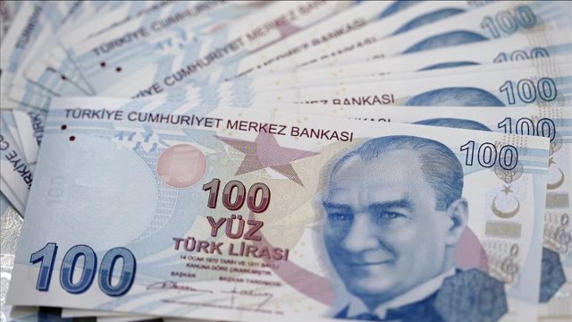 Memur ve emeklilerin zamlı maaş ödeme tarihleri belli oldu. Memurlar