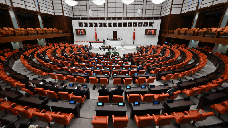 TBMM’de trafik cezaları sertleşiyor. Plaka değişikliğine 140 bin TL, saldırgan
