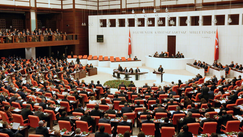 Emeklilere müjde! TBMM’de kabul edilen düzenlemeyle en düşük emekli aylığı