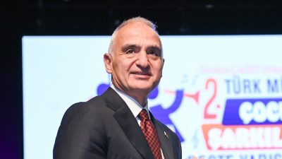 Bakan Ersoy, 2025’te Türkiye’nin 63,9 milyon ziyaretçi ağırladığını ve turizm