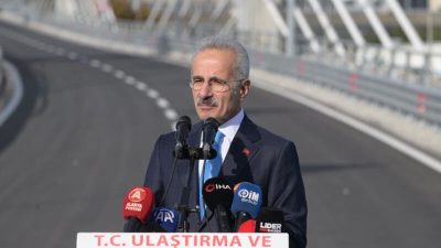 Türkiye, bölünmüş yol ağında 30 bin kilometreyi aştı. Bakan Uraloğlu,