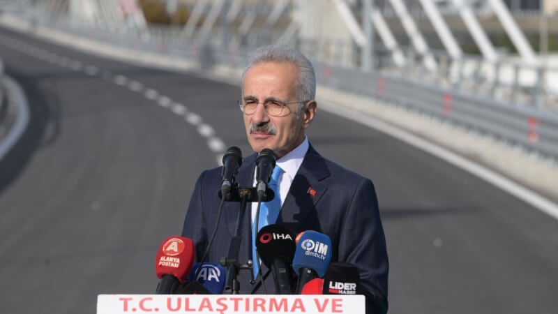 Türkiye, bölünmüş yol ağında 30 bin kilometreyi aştı. Bakan Uraloğlu,