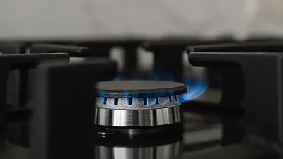 Avrupa doğalgaz fiyatları jeopolitik gerilimle yükseldi. LNG sevkiyat riskleri piyasayı