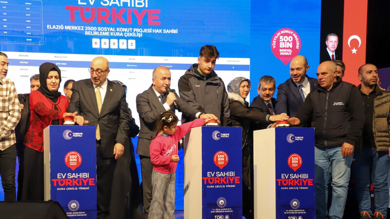 Elazığ’da Yüzyılın Konut Projesi kapsamında 3 bin 825 konutun hak