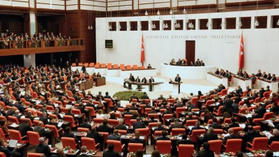 Trafikte kurallar sertleşiyor! TBMM’de kabul edilen yeni düzenlemeyle drift yapanlara