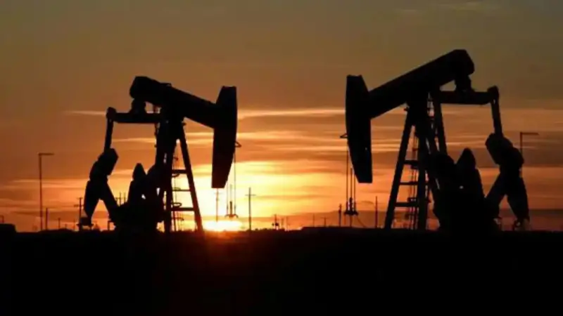 Petrol fiyatlarında tarihi yükseliş! Brent petrol 114 doları aştı, WTI