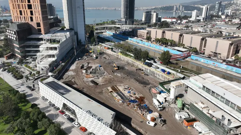 Uzmanlar Türkiye’de kentsel dönüşümün hızlandırılması gerektiğini belirtiyor. İstanbul ve İzmir