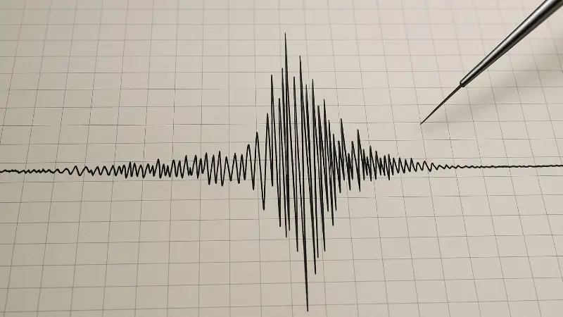 Tokat’ın Niksar ilçesinde gece saatlerinde 5,5 büyüklüğünde deprem meydana geldi.