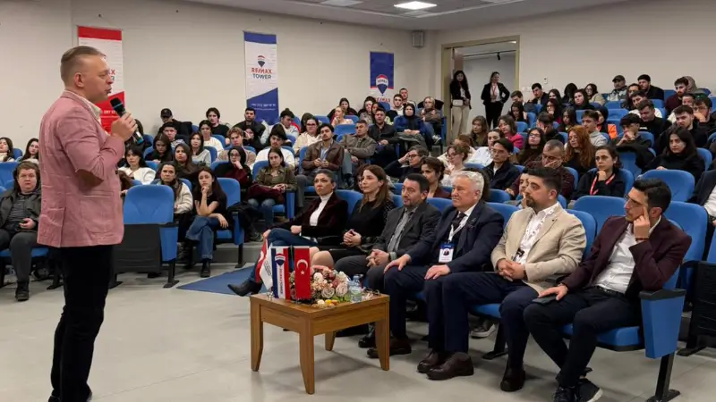 Bir salon doldu… ama asıl dolan zihinlerdi. Bilgi paylaşıldı, etki