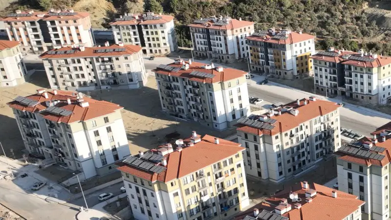 TOKİ’de kura heyecanı sürüyor. 2–8 Mart haftasında Ankara, İzmir, Hatay