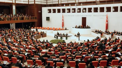 TBMM’de kabul edilen yeni düzenlemeyle doğum izni 24 haftaya çıkarılıyor.