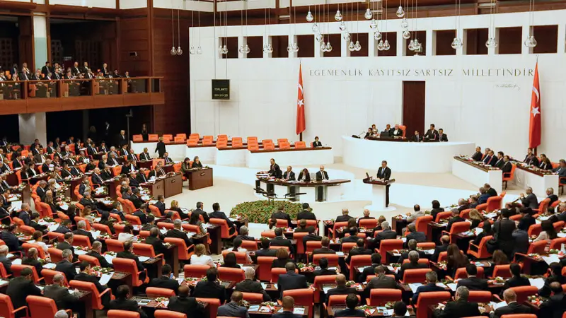 Meclis’te aidat artışlarına sınırlama geliyor. Depremzedeler için yeni koruma ve