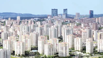 Orta Doğu’daki savaş gayrimenkul piyasalarını sarstı. Dubai’de işlem hacmi düşerken,