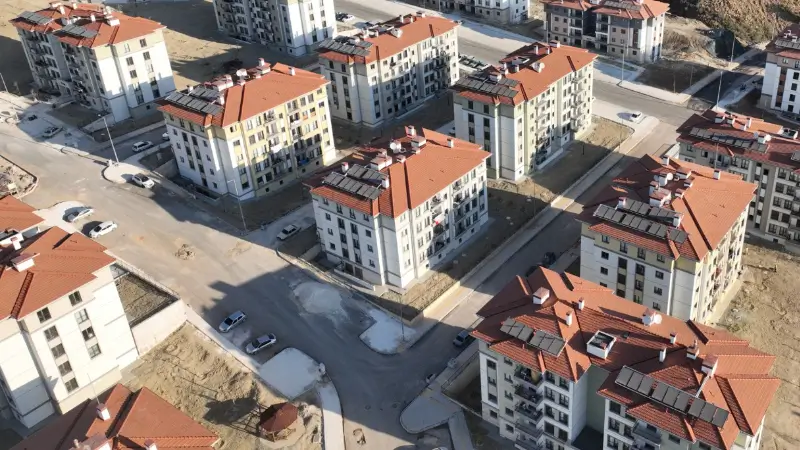 Konut fiyatları martta yükseldi ancak reel olarak geriledi. Kiralarda ise
