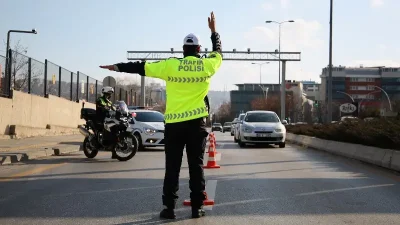 İstanbul’da trafik kilitlendi! Beşiktaş ve Ataşehir’de çok sayıda yol kapatıldı.