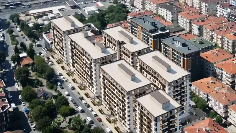 İstanbul'da kentsel dönüşüm projeleri hız kazanıyor. Ruhsat başvurularındaki artış, yeni