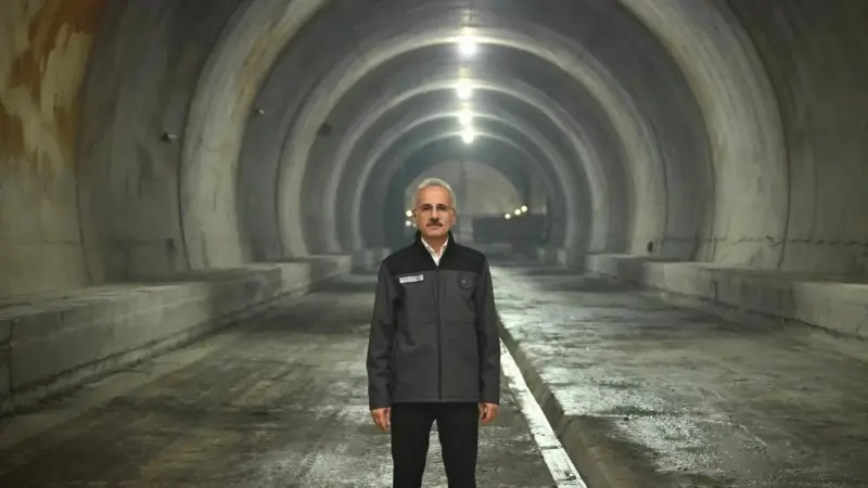 Ulaştırma Bakanı Abdulkadir Uraloğlu, Ankara-İstanbul YHT hattında devam eden projelerin