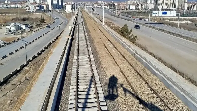 Başkentray’ı Yenikent’e uzatıp Kazan Soda’ya iltisak hattı sağlayacak projede fiziki
