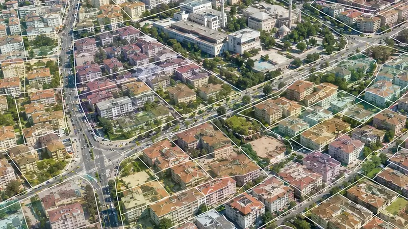 Plan değişikliğine yapılan itirazların değerlendirilmesi, yoğun yapılaşmış iki mahallede parsel