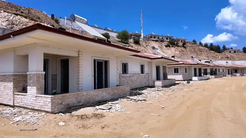 İzmir Ödemiş'te 2025 orman yangınından etkilenen vatandaşlar için TOKİ tarafından