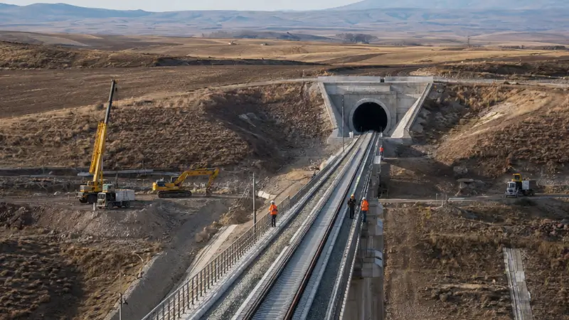142 kilometrelik Yerköy–Kayseri hattında çalışmalar yarıyı geçti; projenin 2028’in ikinci