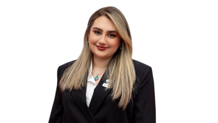 Parya Farhad yazar fotoğrafı