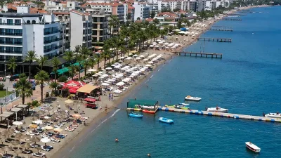Türkiye'de turizm gelirleri yükselirken yurt dışı seyahat harcamaları çok daha