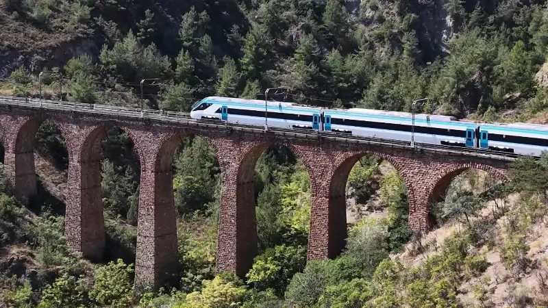 Samsun-Ankara hızlı tren projesi tamamlandığında yolculuk 2,5 saate inecek. Samsun