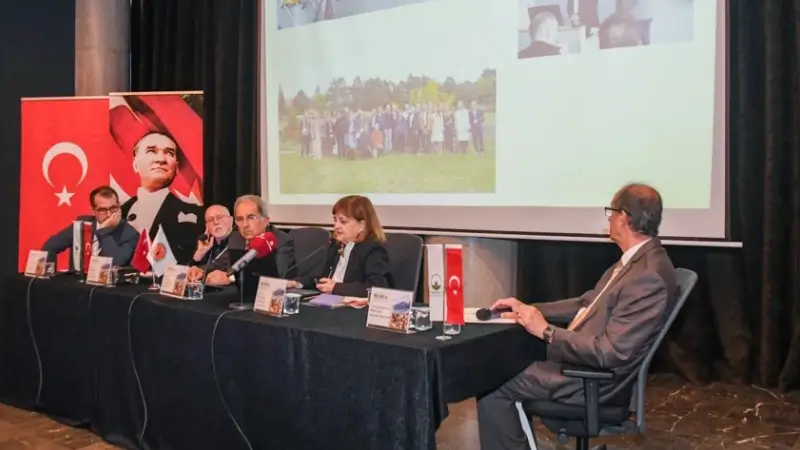 Bursa'da düzenlenen deprem panelinde Prof. Dr. Gürol Seyitoğlu, Bursa Ovası